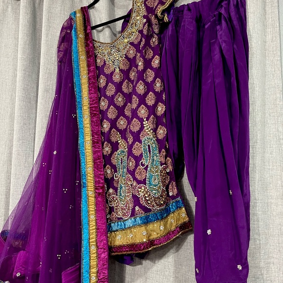 Punjabi salwar suit - Picture 1 of 7